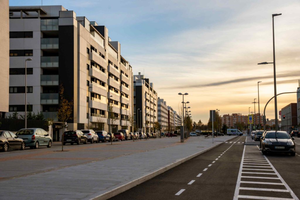 Fotografía realizada para el el dossier de fin de legislatura del Área de Gobierno de Obras y Equipamientos del Ayuntamiento de Madrid. Calle del sur de Madrid.