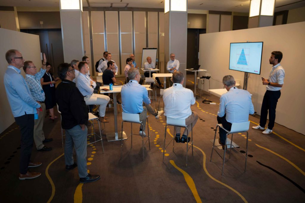 Fotografía del evento de Team Building de Legrand en Westing Palace, Madrid. Charla.