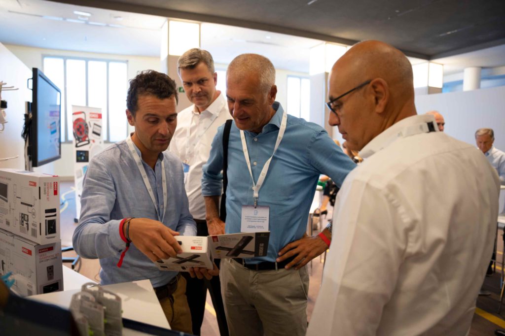 Fotografía del evento de Team Building de Legrand en Westing Palace, Madrid. Networking.
