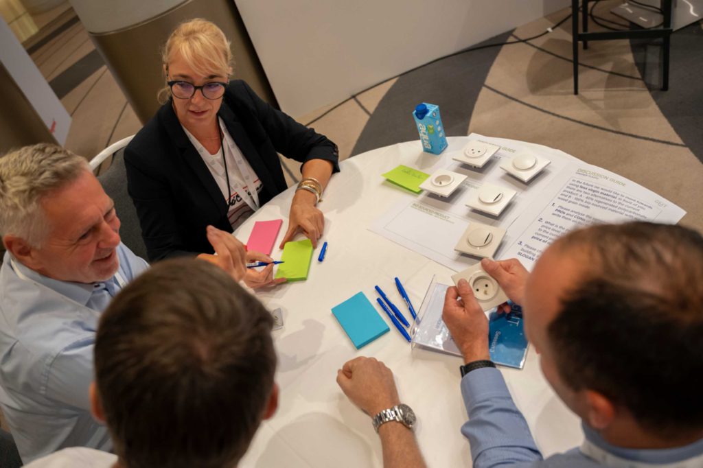Fotografía del evento de Team Building de Legrand en Westing Palace, Madrid. Actividades team building.