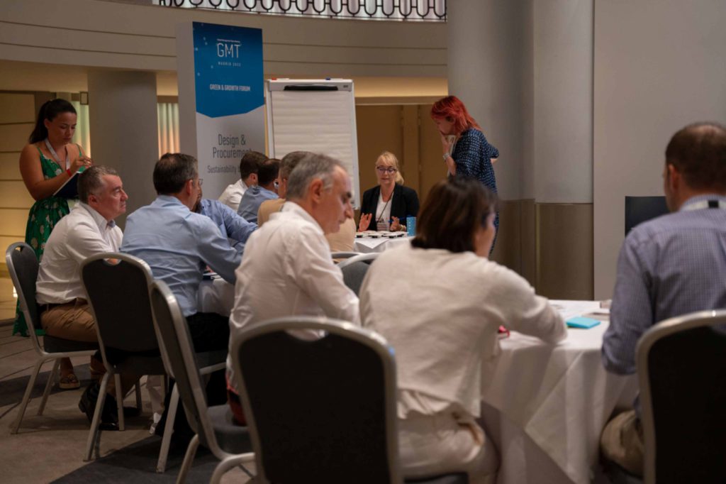 Fotografía del evento de Team Building de Legrand en Westing Palace, Madrid. Ejercicios.