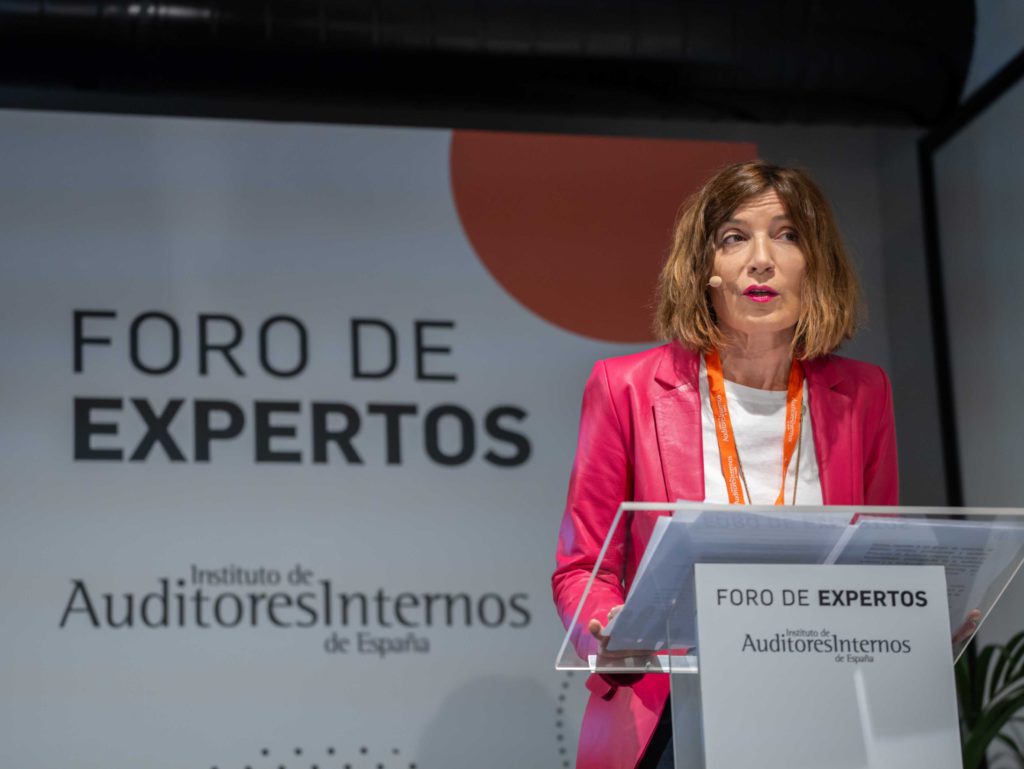 Fotografía del evento en Madrid del Instituto de Auditores internos. Ponencia.