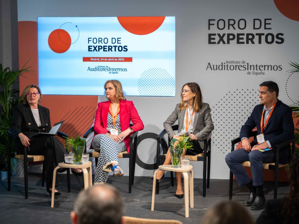 Fotografía del evento en Madrid del Instituto de Auditores internos. Charla.