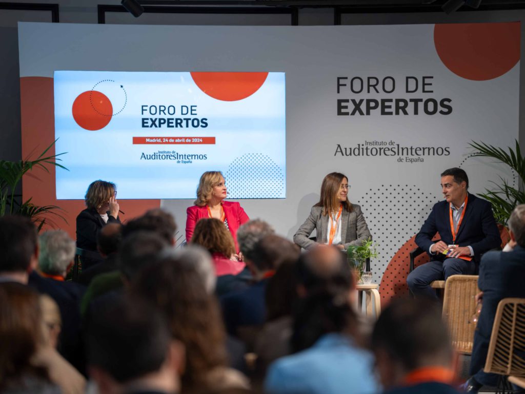 Fotografía del evento en Madrid del Instituto de Auditores internos. Coloquio.