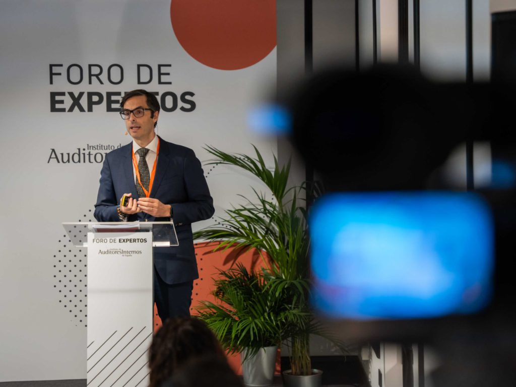 Fotografía del evento en Madrid del Instituto de Auditores internos. Ponencia.