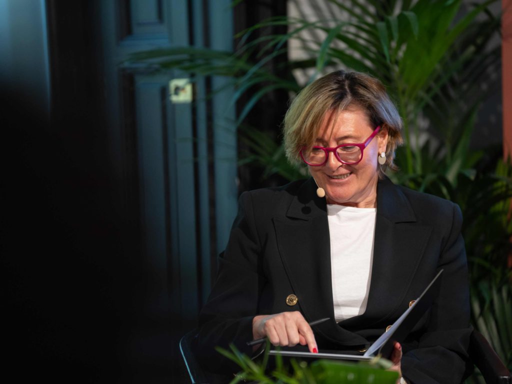 Fotografía del evento en Madrid del Instituto de Auditores internos. Moderadora del debate.