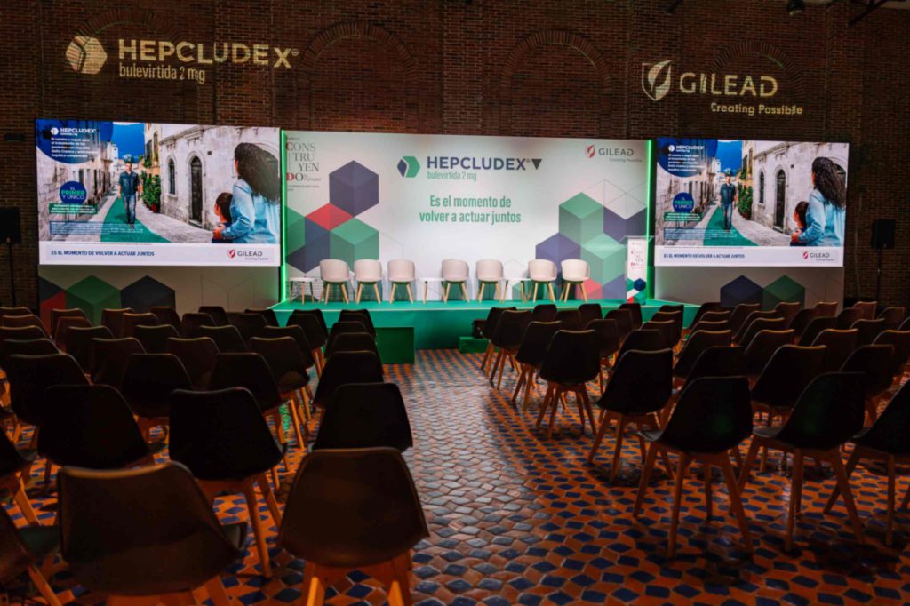 Fotografía del evento en Madrid de Gilead. Sala preparada.