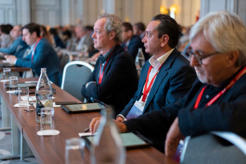 Fotografía de evento Prometeia en Madrid, en el hotel Westing Palace. Público.