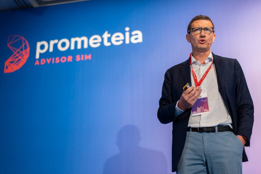 Fotografía de evento Prometeia en Madrid, en el hotel Westing Palace. Siguiente ponente.