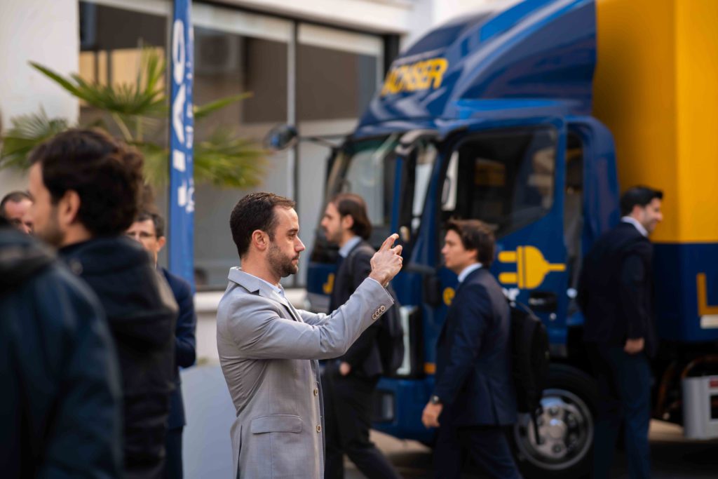 Fotografía del Evento en Madrid de Dachser. Público interesado.