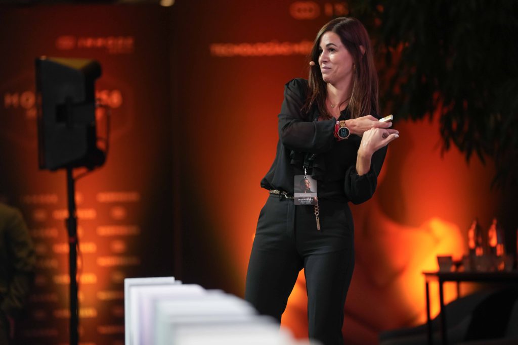 Fotografía de evento en Madrid - Inmoda -ponente enseña